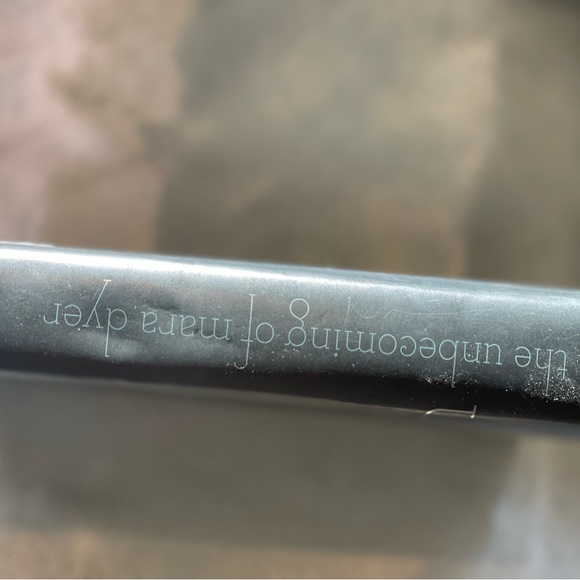 The Unbecoming of Mara Dyer Book - Picture 2 of 3